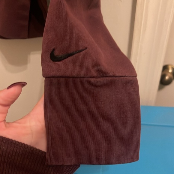 Nike Dri Fit Embossed Crop Sweatshirt - Picture 6 of 7